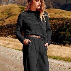 Black Ribbed knit long sleeve Sweater/Top